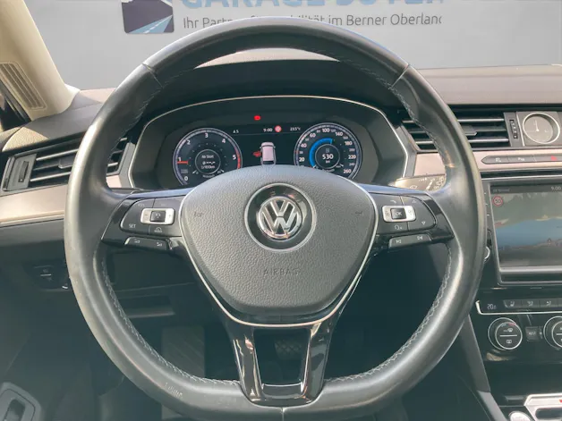 VW Passat Variant 2.0 TDI 240 SCR Highl. DSG 4m