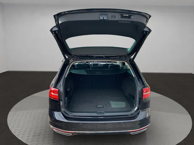 VW Passat Variant 2.0 TDI 240 SCR Highl. DSG 4m