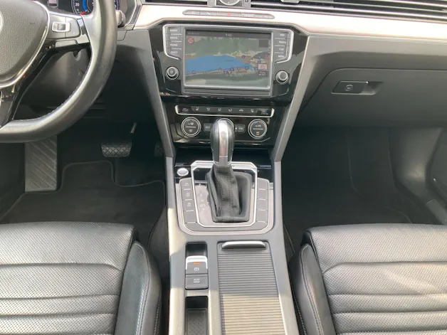 VW Passat Variant 2.0 TDI 240 SCR Highl. DSG 4m