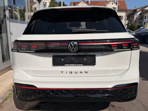 VW Tiguan 2.0 TDI DSG 4MOTION R-LINE *** PANORAMAGLASDACH & 360 GRAD KAMERA ***