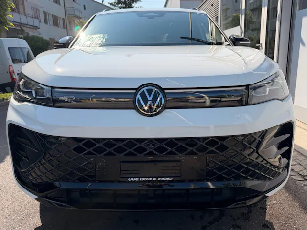 VW Tiguan 2.0 TDI DSG 4MOTION R-LINE *** PANORAMAGLASDACH & 360 GRAD KAMERA ***