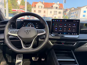 VW Tiguan 2.0 TDI DSG 4MOTION R-LINE *** PANORAMAGLASDACH & 360 GRAD KAMERA ***