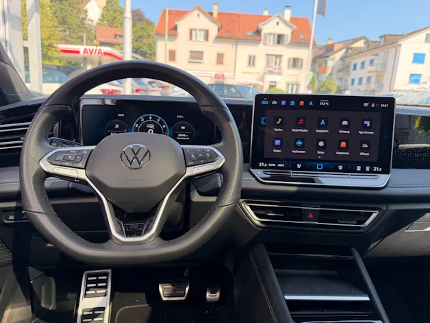 VW Tiguan 2.0 TDI DSG 4MOTION R-LINE *** PANORAMAGLASDACH & 360 GRAD KAMERA ***