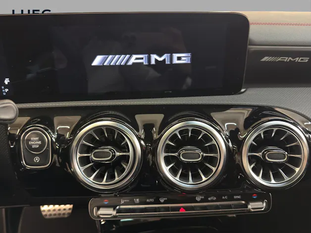 Mercedes-Benz CLA 35 4M - AMG / 360 Grad Kamera / Panorama-Dach / Soundsystem