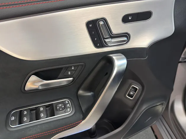 Mercedes-Benz CLA 35 4M - AMG / 360 Grad Kamera / Panorama-Dach / Soundsystem