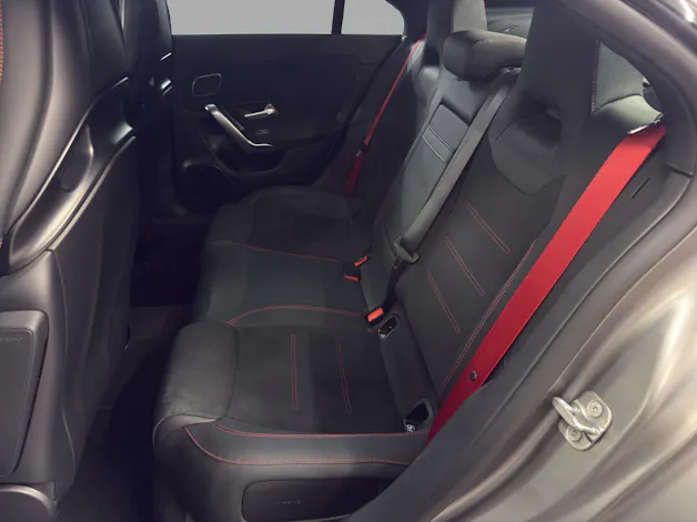 Mercedes-Benz CLA 35 4M - AMG / 360 Grad Kamera / Panorama-Dach / Soundsystem
