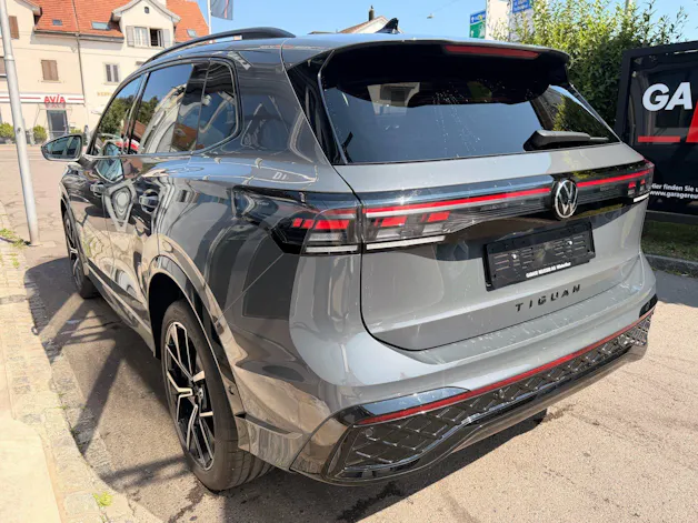 VW Tiguan 2.0 TDI DSG 4MOTION R-LINE *** PANORAMAGLASDACH & 360 GRAD KAMERA ***