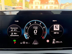 VW Tiguan 2.0 TDI DSG 4MOTION R-LINE *** PANORAMAGLASDACH & 360 GRAD KAMERA ***