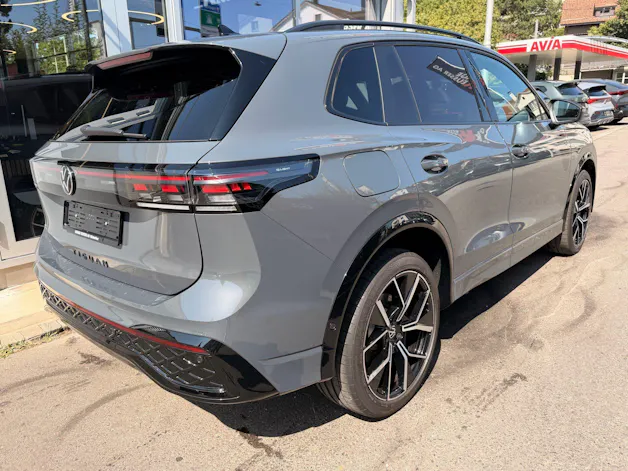 VW Tiguan 2.0 TDI DSG 4MOTION R-LINE *** PANORAMAGLASDACH & 360 GRAD KAMERA ***