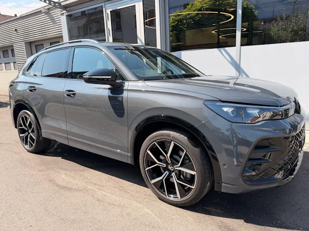 VW Tiguan 2.0 TDI DSG 4MOTION R-LINE *** PANORAMAGLASDACH & 360 GRAD KAMERA ***