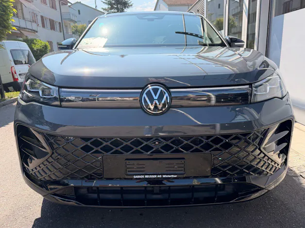 VW Tiguan 2.0 TDI DSG 4MOTION R-LINE *** PANORAMAGLASDACH & 360 GRAD KAMERA ***