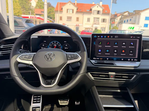 VW Tiguan 2.0 TDI DSG 4MOTION R-LINE *** PANORAMAGLASDACH & 360 GRAD KAMERA ***