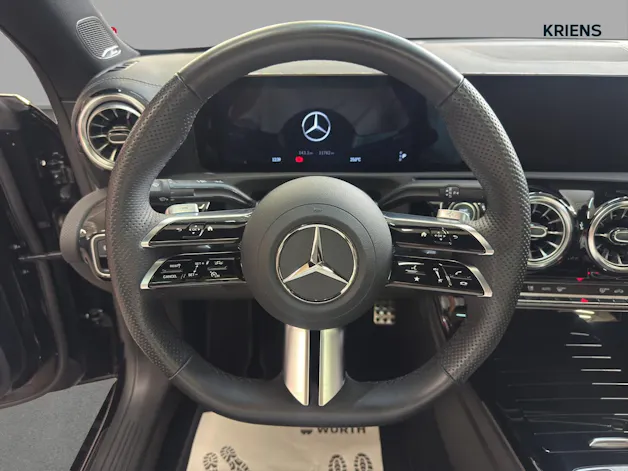 Mercedes-Benz CLA 200 - AMG / 360 Grad Kamera / Soundsystem / Multibeam LED