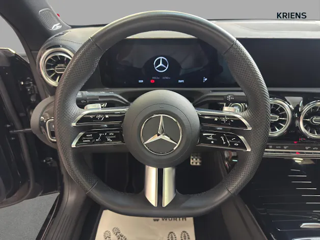 Mercedes-Benz CLA 200 - AMG / 360 Grad Kamera / Soundsystem / Multibeam LED