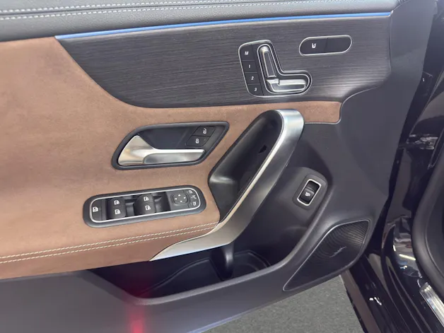 Mercedes-Benz CLA 200 - AMG / 360 Grad Kamera / Soundsystem / Multibeam LED