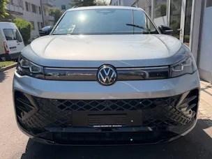 VW Tiguan 2.0 TDI DSG 4MOTION R-LINE *** PANORAMAGLASDACH & 360 GRAD KAMERA ***