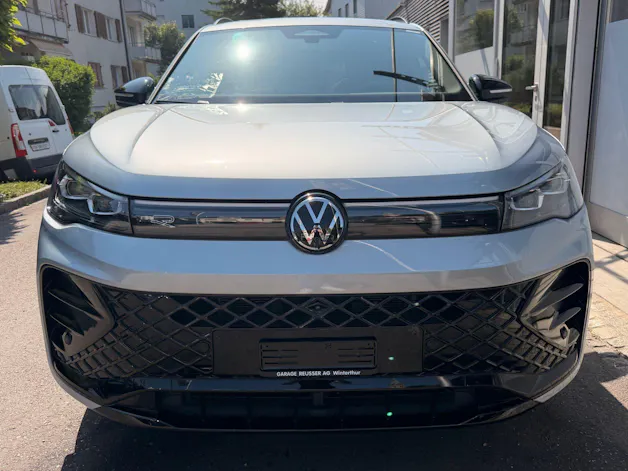 VW Tiguan 2.0 TDI DSG 4MOTION R-LINE *** PANORAMAGLASDACH & 360 GRAD KAMERA ***