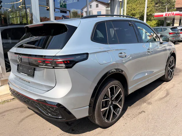 VW Tiguan 2.0 TDI DSG 4MOTION R-LINE *** PANORAMAGLASDACH & 360 GRAD KAMERA ***