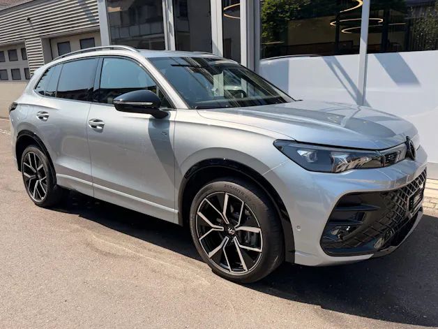 VW Tiguan 2.0 TDI DSG 4MOTION R-LINE *** PANORAMAGLASDACH & 360 GRAD KAMERA ***