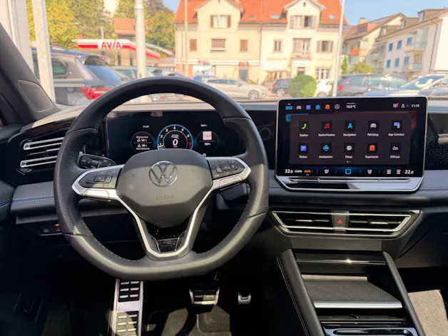 VW Tiguan 2.0 TDI DSG 4MOTION R-LINE *** PANORAMAGLASDACH & 360 GRAD KAMERA ***