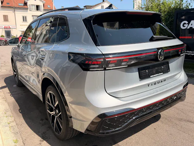 VW Tiguan 2.0 TDI DSG 4MOTION R-LINE *** PANORAMAGLASDACH & 360 GRAD KAMERA ***
