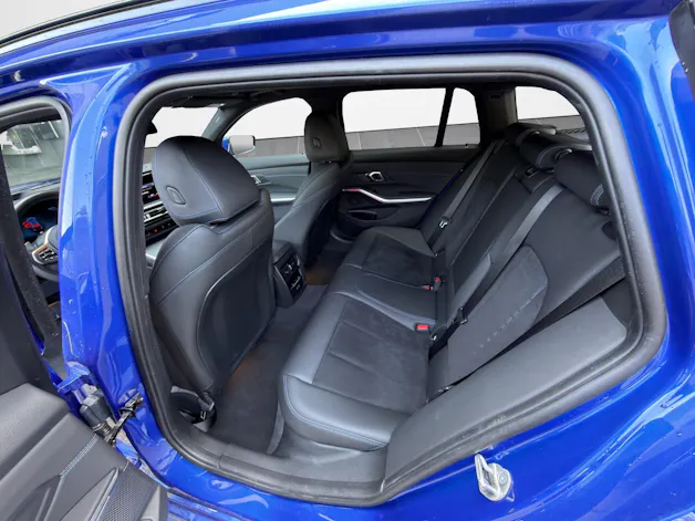 BMW BMW 330e x DriveTouring Steptronic - M Sport