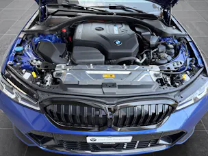 BMW BMW 330e x DriveTouring Steptronic - M Sport