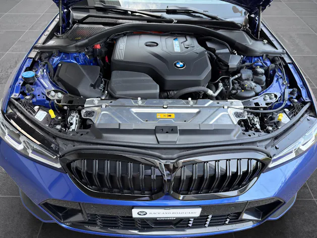 BMW BMW 330e x DriveTouring Steptronic - M Sport