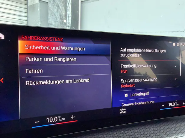 BMW BMW 330e x DriveTouring Steptronic - M Sport