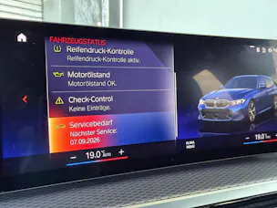 BMW BMW 330e x DriveTouring Steptronic - M Sport
