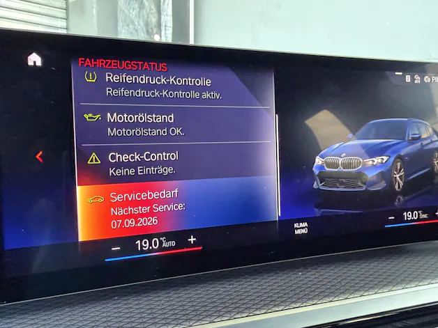 BMW BMW 330e x DriveTouring Steptronic - M Sport