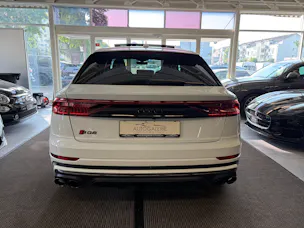 AUDI SQ8 TFSI quattro | CH Fzg. | NP: 199K | Carbon | Nachtsicht | Massage | B&O Advanced | AHK | Standheiz. | VOLL |