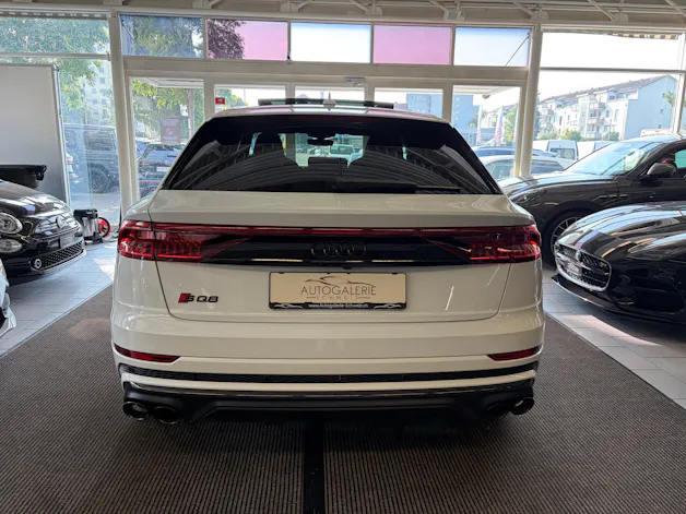 AUDI SQ8 TFSI quattro | CH Fzg. | NP: 199K | Carbon | Nachtsicht | Massage | B&O Advanced | AHK | Standheiz. | VOLL |