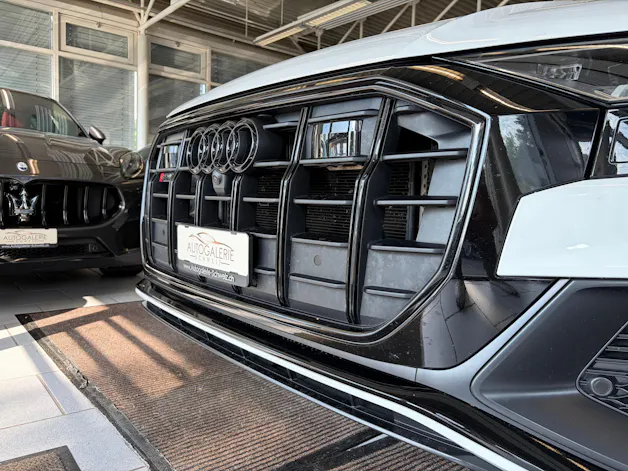 AUDI SQ8 TFSI quattro | CH Fzg. | NP: 199K | Carbon | Nachtsicht | Massage | B&O Advanced | AHK | Standheiz. | VOLL |