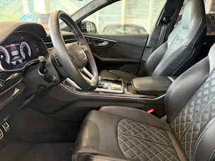 AUDI SQ8 TFSI quattro | CH Fzg. | NP: 199K | Carbon | Nachtsicht | Massage | B&O Advanced | AHK | Standheiz. | VOLL |