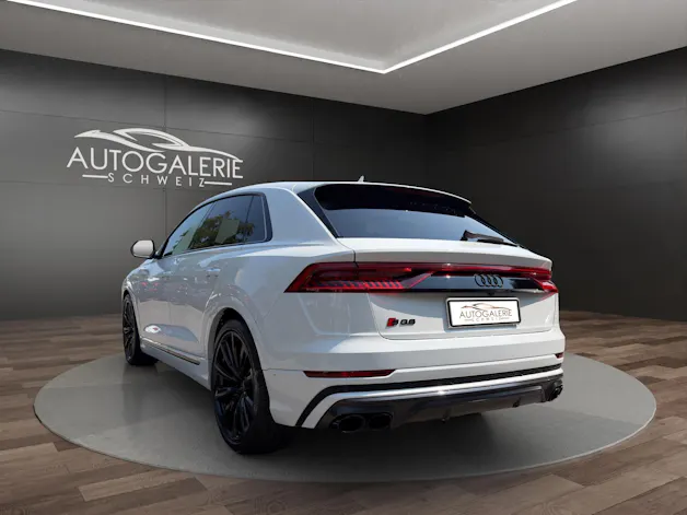 AUDI SQ8 TFSI quattro | CH Fzg. | NP: 199K | Carbon | Nachtsicht | Massage | B&O Advanced | AHK | Standheiz. | VOLL |