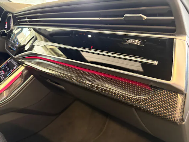 AUDI SQ8 TFSI quattro | CH Fzg. | NP: 199K | Carbon | Nachtsicht | Massage | B&O Advanced | AHK | Standheiz. | VOLL |