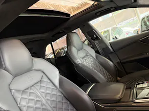 AUDI SQ8 TFSI quattro | CH Fzg. | NP: 199K | Carbon | Nachtsicht | Massage | B&O Advanced | AHK | Standheiz. | VOLL |