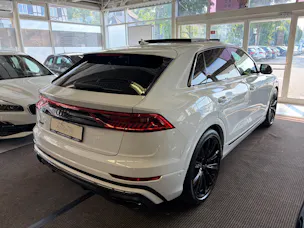 AUDI SQ8 TFSI quattro | CH Fzg. | NP: 199K | Carbon | Nachtsicht | Massage | B&O Advanced | AHK | Standheiz. | VOLL |