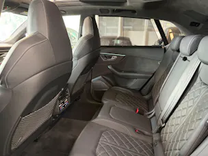 AUDI SQ8 TFSI quattro | CH Fzg. | NP: 199K | Carbon | Nachtsicht | Massage | B&O Advanced | AHK | Standheiz. | VOLL |