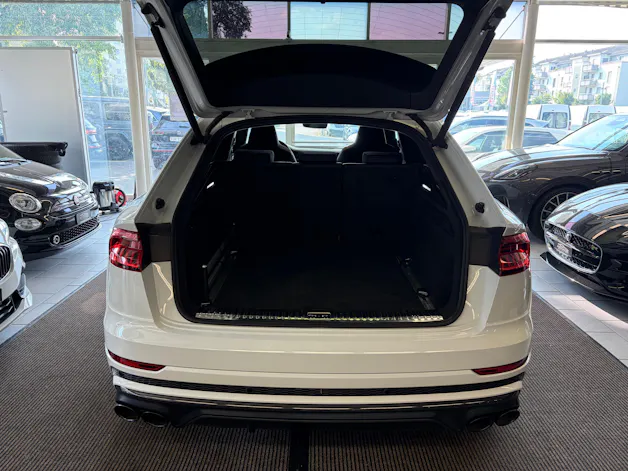 AUDI SQ8 TFSI quattro | CH Fzg. | NP: 199K | Carbon | Nachtsicht | Massage | B&O Advanced | AHK | Standheiz. | VOLL |