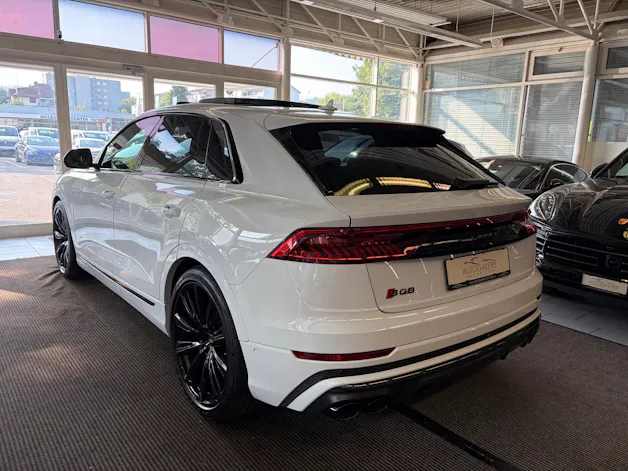 AUDI SQ8 TFSI quattro | CH Fzg. | NP: 199K | Carbon | Nachtsicht | Massage | B&O Advanced | AHK | Standheiz. | VOLL |