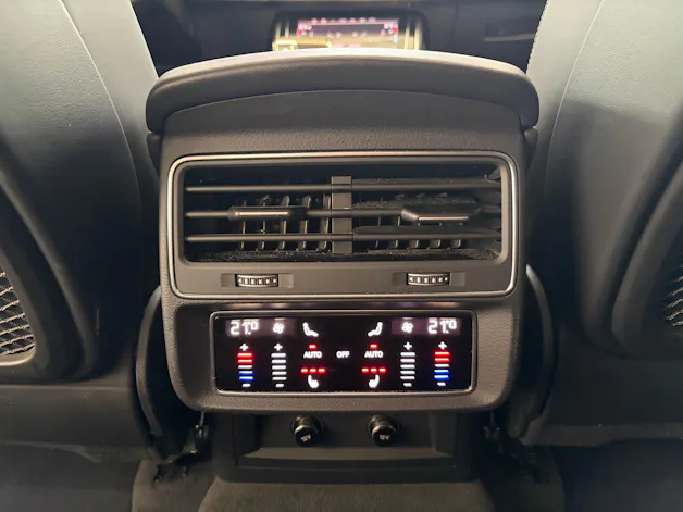 AUDI SQ8 TFSI quattro | CH Fzg. | NP: 199K | Carbon | Nachtsicht | Massage | B&O Advanced | AHK | Standheiz. | VOLL |