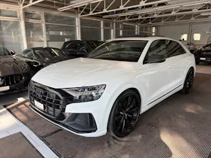 AUDI SQ8 TFSI quattro | CH Fzg. | NP: 199K | Carbon | Nachtsicht | Massage | B&O Advanced | AHK | Standheiz. | VOLL |