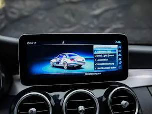 Mercedes-Benz C 300 Avantgarde 9G-Tronic *Sitzheizung*Rückfahrkamera*Multibeam LED Scheinwerfer*
