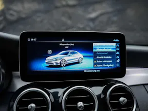 Mercedes-Benz C 300 Avantgarde 9G-Tronic *Sitzheizung*Rückfahrkamera*Multibeam LED Scheinwerfer*