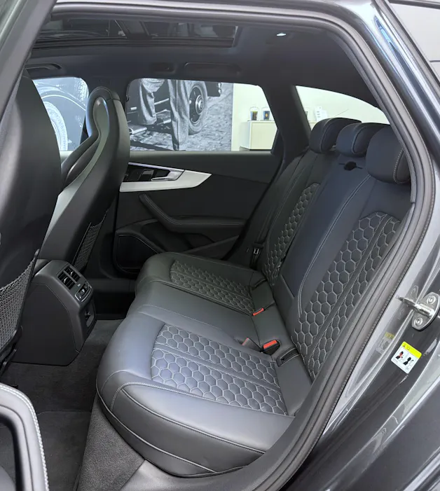 Audi RS4 Avant quattro tiptronic