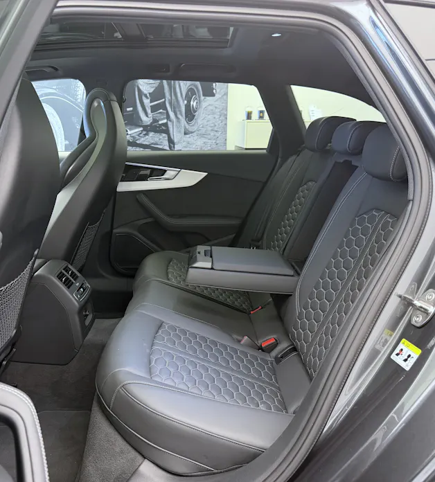 Audi RS4 Avant quattro tiptronic