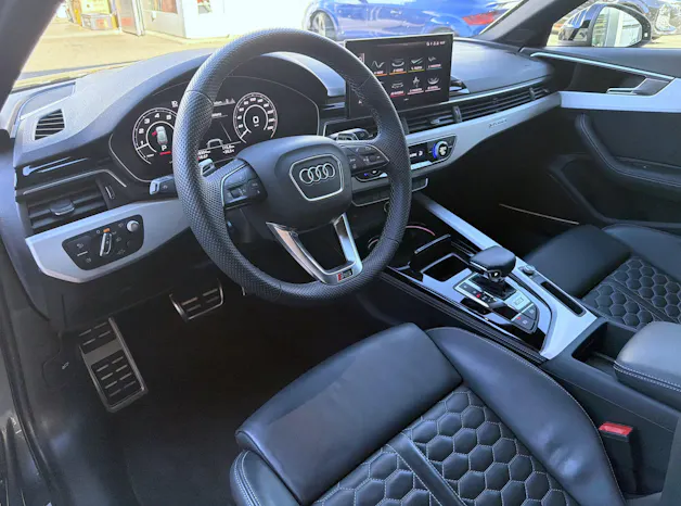 AUDI RS4 Avant quattro tiptronic