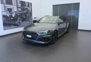Audi RS4 Avant quattro tiptronic